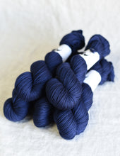 Load image into Gallery viewer, Yarn for Dash Dash Dash Raglan